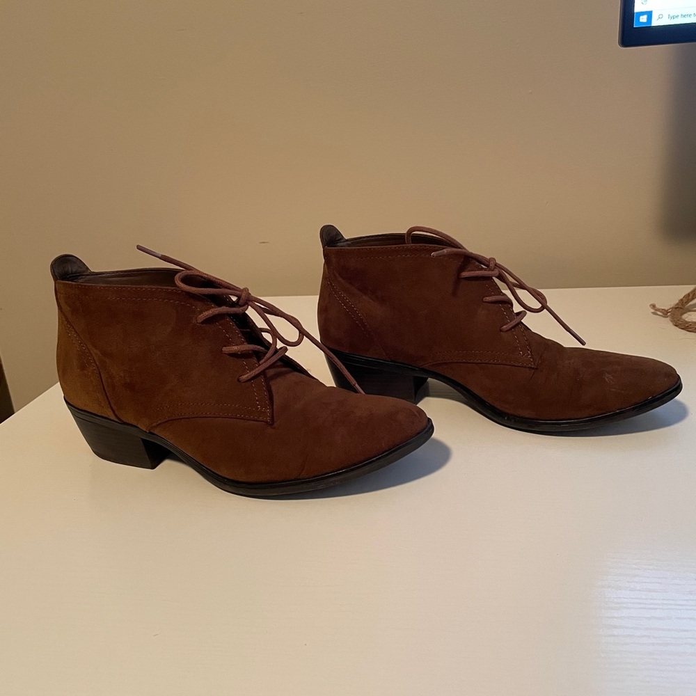 X-Appeal brown tie booties